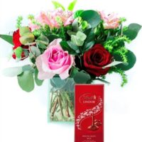 Pink and Red Roses in small vase with Lindt Chocolate Slab